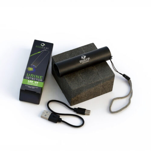 Ecodor EcoLight презареждаем UV детектор за урина, поставен на маса